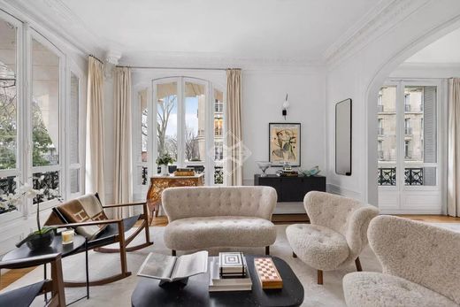 Apartment in Tour Eiffel, Invalides – Ecole Militaire, Saint-Thomas d’Aquin, Paris