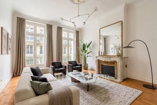 Apartment / Etagenwohnung in Bordeaux, Gironde