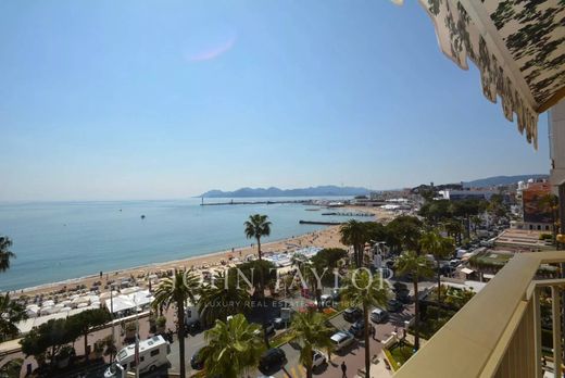 Apartment / Etagenwohnung in Cannes, Alpes-Maritimes