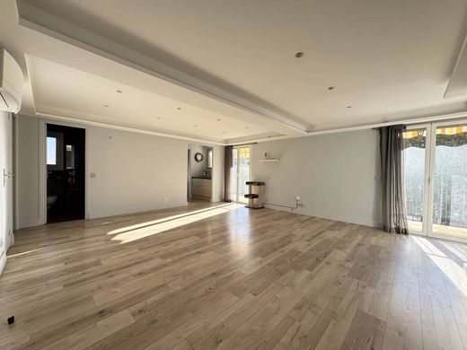 Piso / Apartamento en La Trinité, Alpes Marítimos