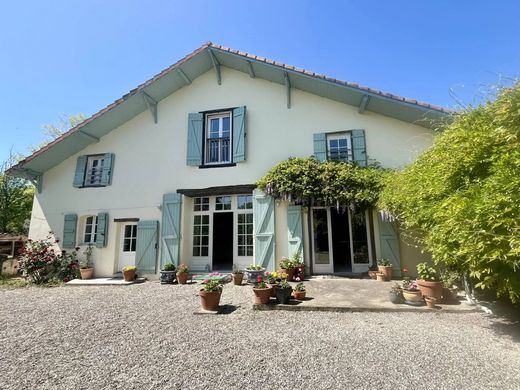 Luxury home in Amou, Landes