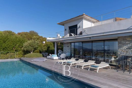 Villa in Sainte-Lucie de Porto-Vecchio, South Corsica