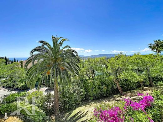 Apartment / Etagenwohnung in Le Cannet, Alpes-Maritimes
