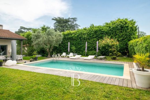 Luxury home in Collonges-au-Mont-d'Or, Rhône