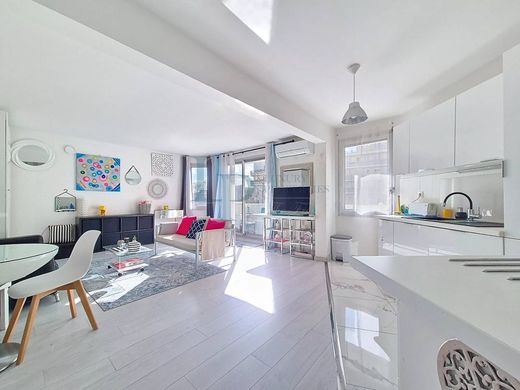 Daire Issy-les-Moulineaux, Hauts-de-Seine