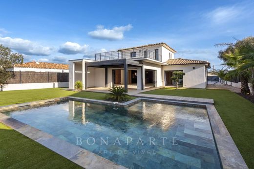 Luxus-Haus in Roquebrune-sur-Argens, Var