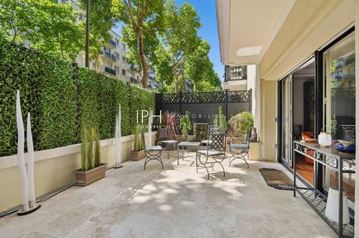 Apartment in Neuilly-sur-Seine, Hauts-de-Seine