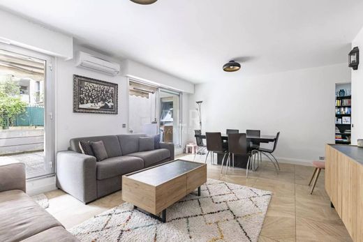 Apartment / Etagenwohnung in Neuilly-sur-Seine, Hauts-de-Seine