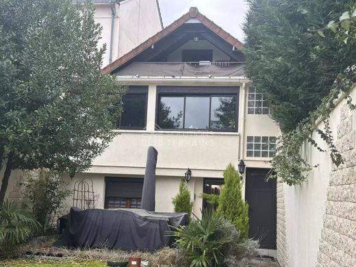 Luxury home in Saint-Prix, Val d'Oise