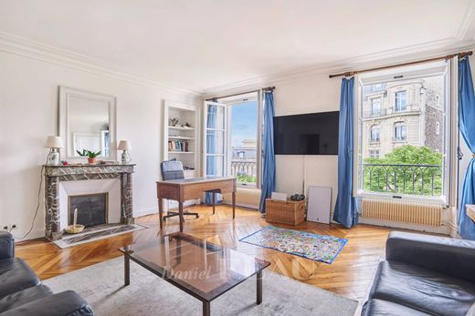 Apartment in Tour Eiffel, Invalides – Ecole Militaire, Saint-Thomas d’Aquin, Paris