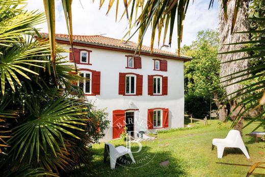 La Bastide-Clairence, Pyrénées-Atlantiquesの高級住宅