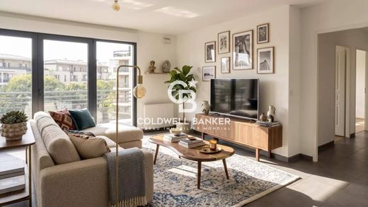 Apartment / Etagenwohnung in Nanterre, Hauts-de-Seine