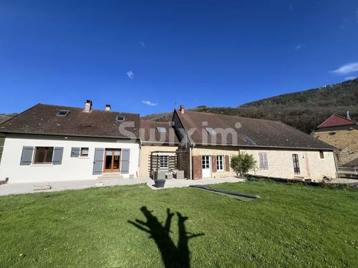 Luxe woning in Lons-le-Saunier, Jura
