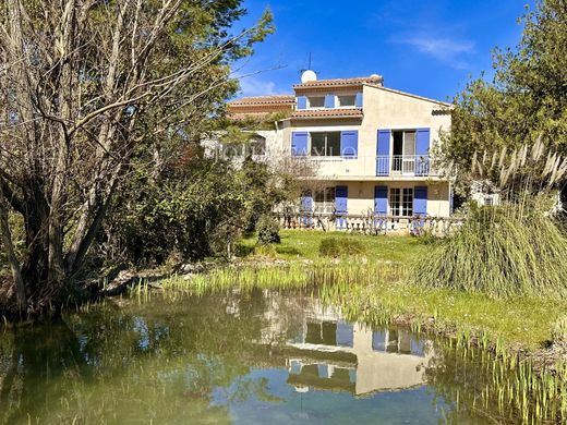 Luxury home in Cheval-Blanc, Vaucluse