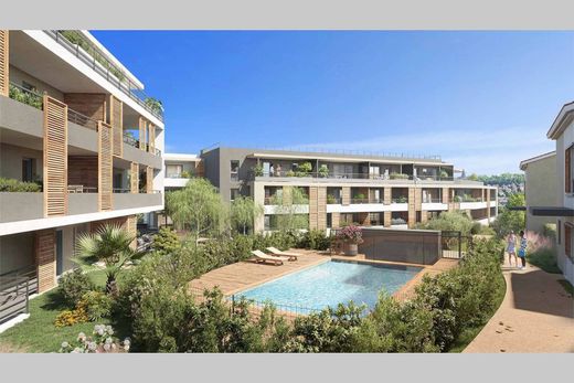 Apartment in Saint-Laurent-du-Var, Alpes-Maritimes