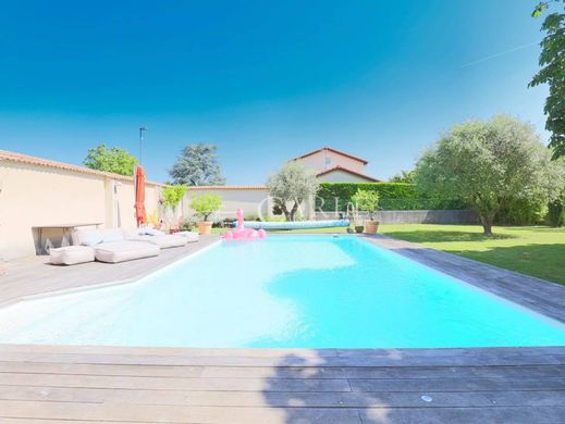 호화 저택 / Genas, Rhône