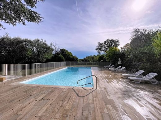 Apartament w Roquefort-les-Pins, Alpes-Maritimes