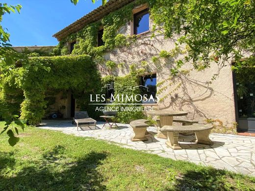 ‏בתים כפריים או חוות ב  Fréjus, Var