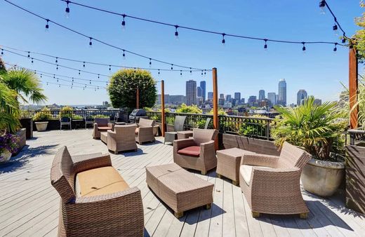 Apartment in Issy-les-Moulineaux, Hauts-de-Seine