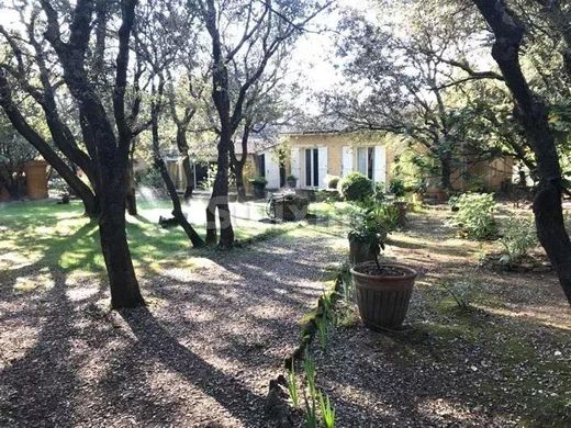Villa in Grans, Bouches-du-Rhône