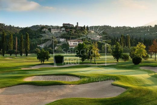 Châteauneuf-Grasse, Alpes-Maritimesのアパートメント