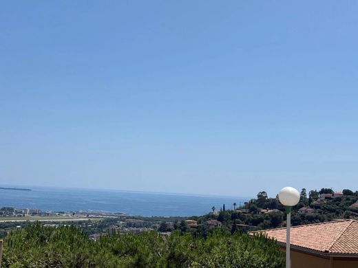 Apartment in Mandelieu-la-Napoule, Alpes-Maritimes