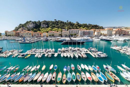 Apartment / Etagenwohnung in Nizza, Alpes-Maritimes