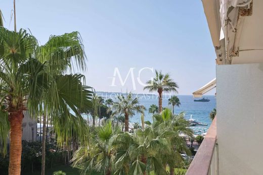 Apartment / Etagenwohnung in Cannes, Alpes-Maritimes