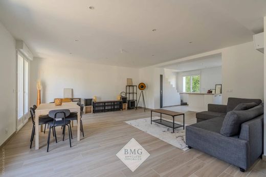 豪宅  Chessy, Seine-et-Marne