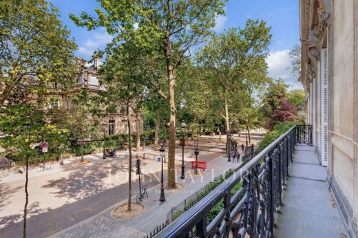 Apartment in Champs-Elysées, Madeleine, Triangle d’or, Paris