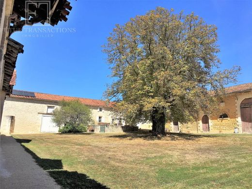 Luxury home in Édon, Charente