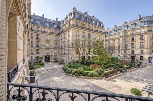 Apartment in Champs-Elysées, Madeleine, Triangle d’or, Paris