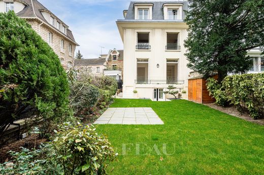 Casa de lujo en Neuilly-sur-Seine, Altos de Sena
