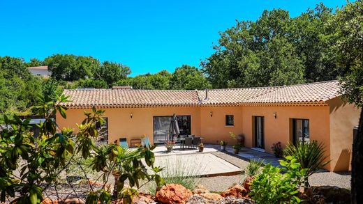 Villa in Châteaudouble, Var