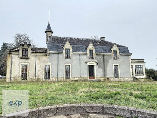 Schloss / Burg in Bossugan, Gironde