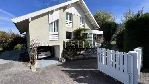 Πολυτελή κατοικία σε Vieugy, Haute-Savoie