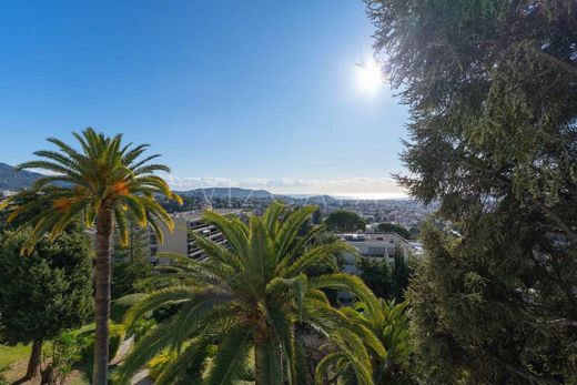 Apartment / Etagenwohnung in Nizza, Alpes-Maritimes