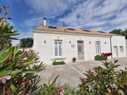 Luxus-Haus in Yves, Charente-Maritime