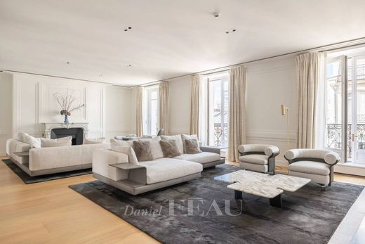 Apartment in Champs-Elysées, Madeleine, Triangle d’or, Paris