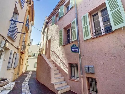 Apartment / Etagenwohnung in Cannes, Alpes-Maritimes