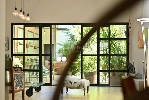 ‏בתי יוקרה ב  נים, Gard