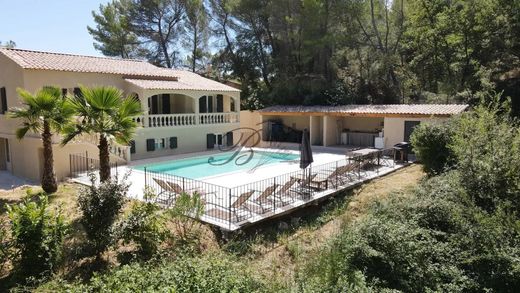 Luxe woning in Saint-Martin-de-la-Brasque, Vaucluse