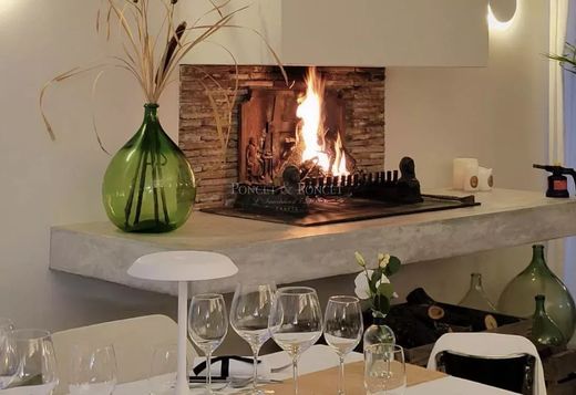 Uzès, Gardのカントリー風またはファームハウス