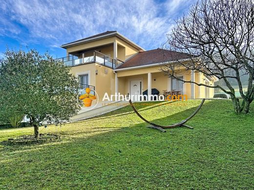 Casa di lusso a Saint-Savin, Isère