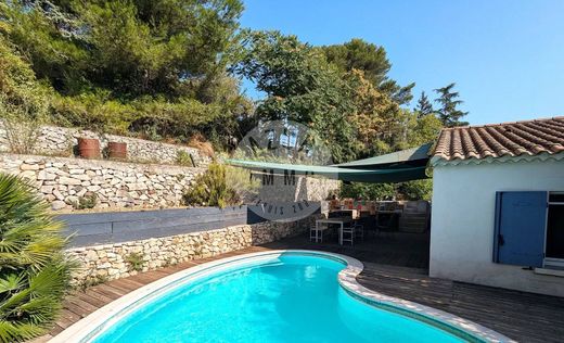 Luxury home in La Destrousse, Bouches-du-Rhône