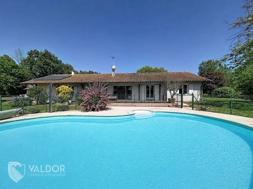 Luxury home in Monthieux, Ain