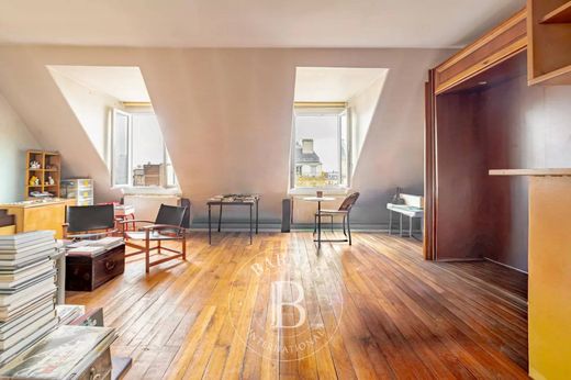 Apartment in Saint-Germain, Odéon, Monnaie, Paris