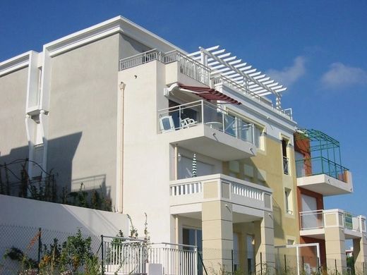 Apartamento - Saint-Laurent-du-Var, Alpes Marítimos