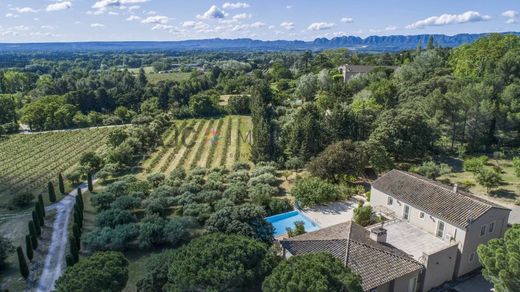 Eyragues, Bouches-du-Rhôneの高級住宅