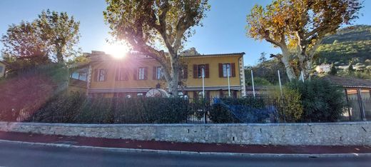 Wohnkomplexe in Le Bar-sur-Loup, Alpes-Maritimes